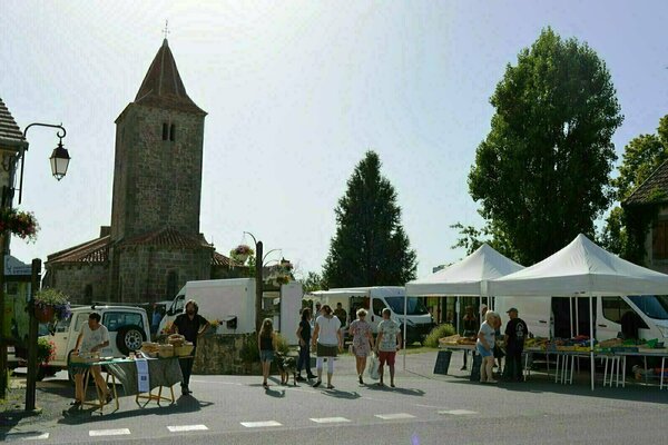 Marché - Parvis de la Mairie