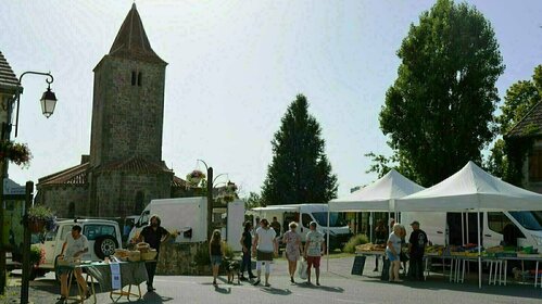 Marché - Parvis de la Mairie